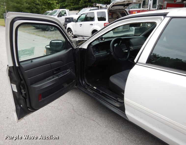 image for item DG7917 2011 Ford Crown Victoria Police Interceptor