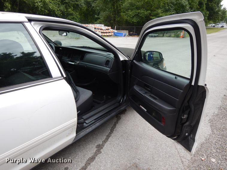 image for item DG7917 2011 Ford Crown Victoria Police Interceptor