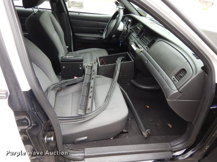image for item DG7917 2011 Ford Crown Victoria Police Interceptor