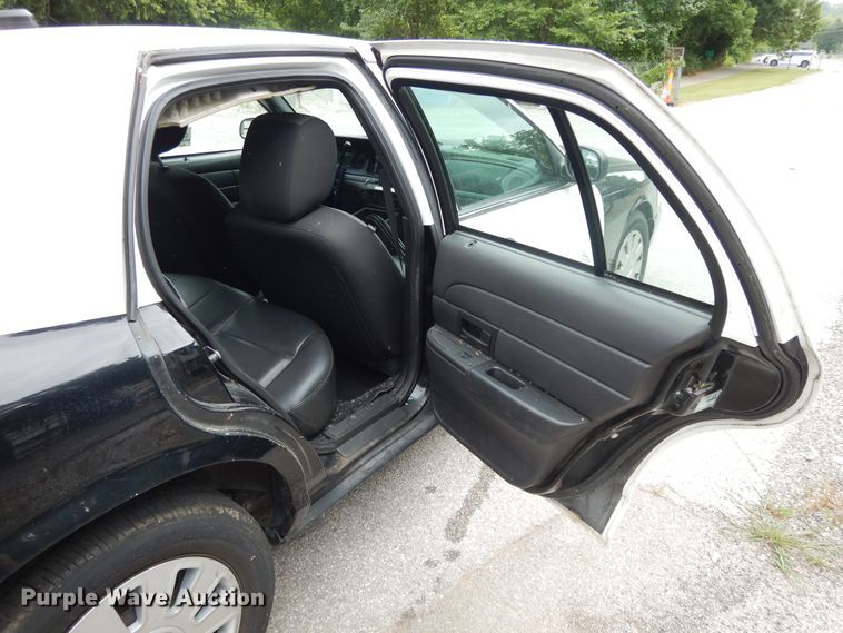 image for item DG7917 2011 Ford Crown Victoria Police Interceptor