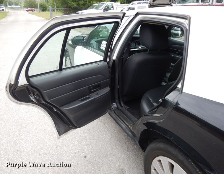 image for item DG7917 2011 Ford Crown Victoria Police Interceptor