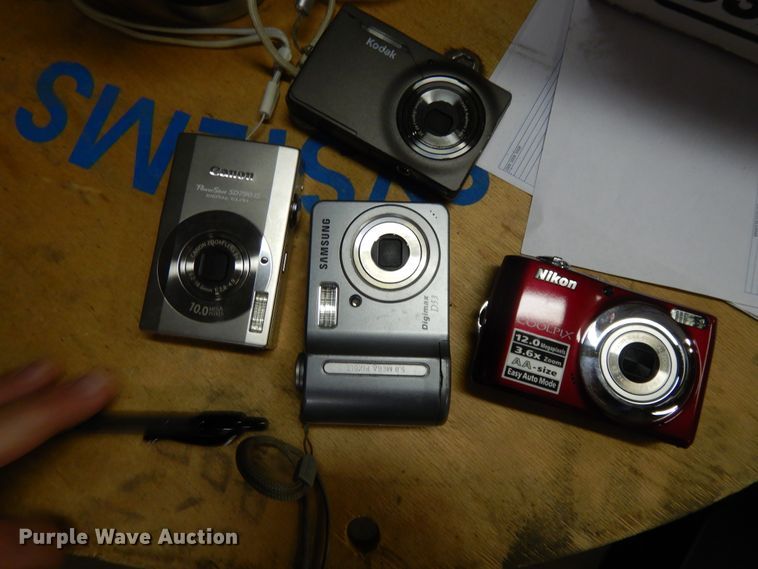 image for item DG7927 Household items