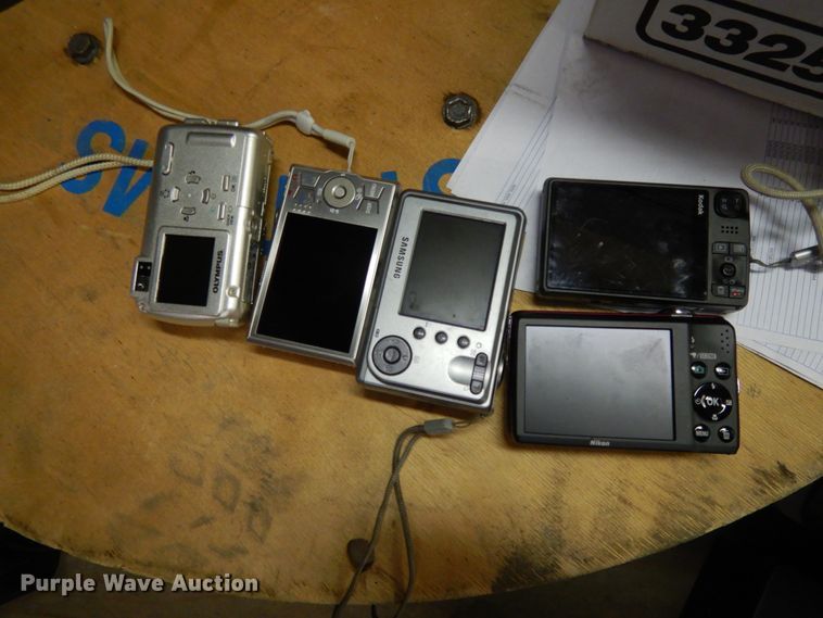 image for item DG7927 Household items