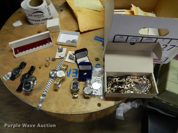 image for item DG7927 Household items