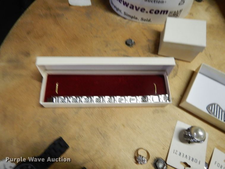 image for item DG7927 Household items