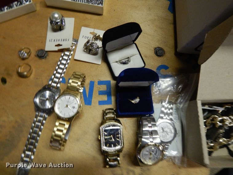 image for item DG7927 Household items