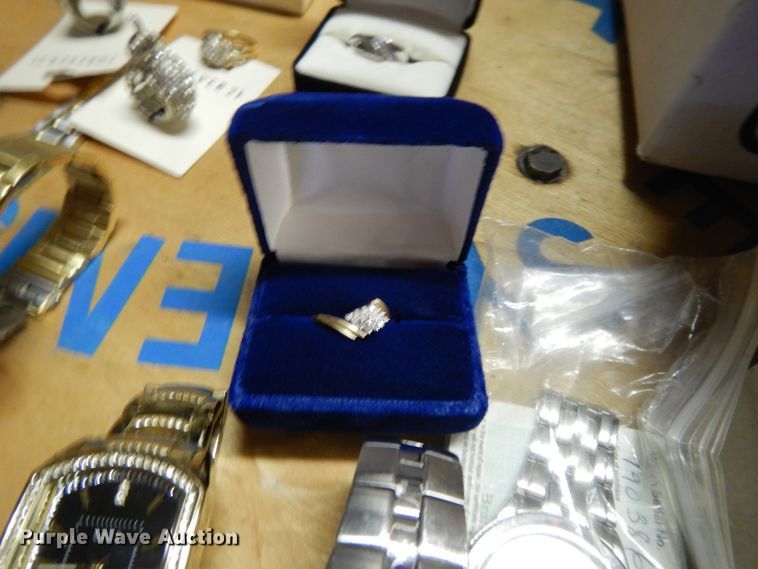 image for item DG7927 Household items