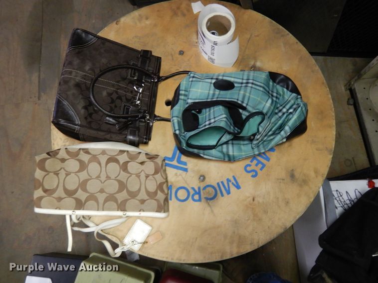 image for item DG7927 Household items