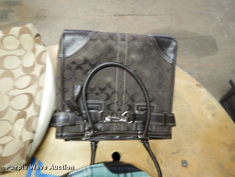 image for item DG7927 Household items