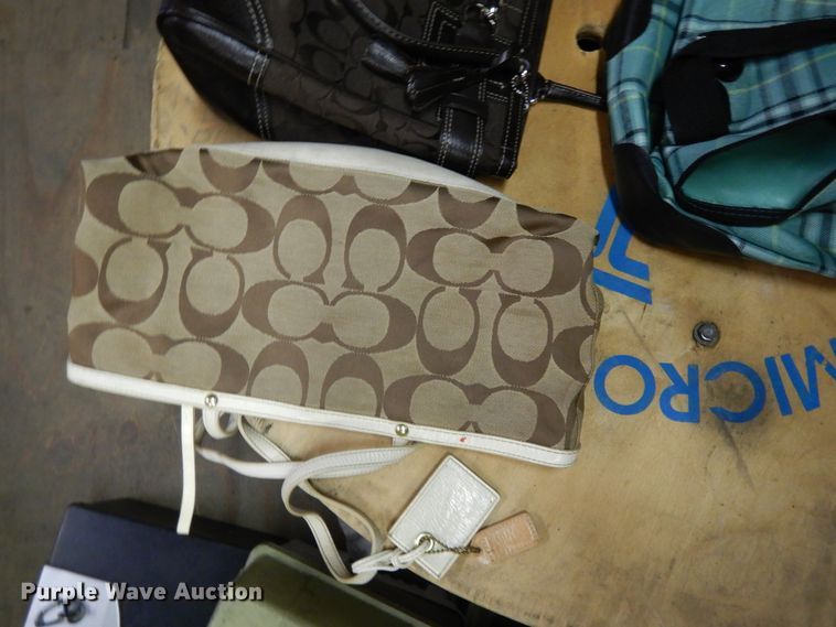 image for item DG7927 Household items