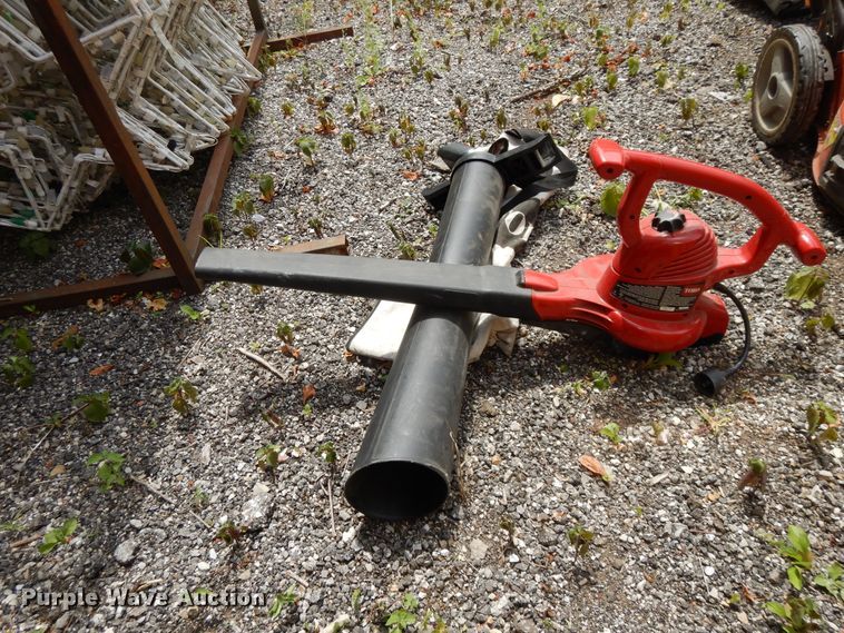 image for item DG7931 Lawn and garden equipment