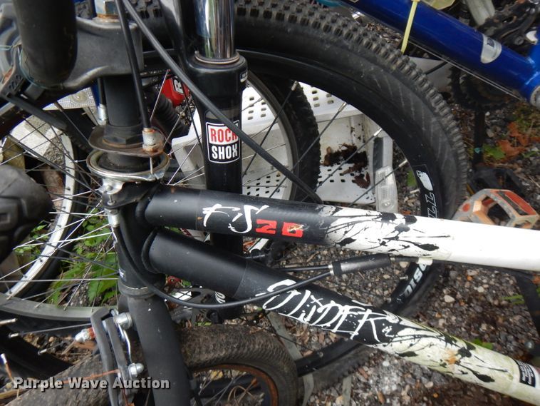 image for item DG7932 Approximately 18 bicycles