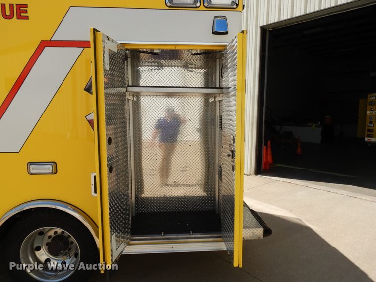 image for item DG7977 2012 Ford F450 Super Duty XLT  ambulance