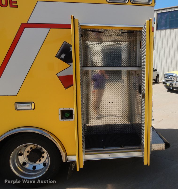 image for item DG7978 2009 Ford F450 Super Duty  ambulance