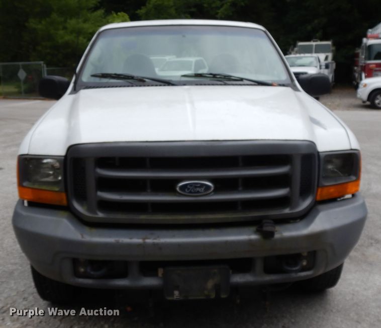 image for item DG8052 2001 Ford F250 Super Duty  pickup truck cab and chassis