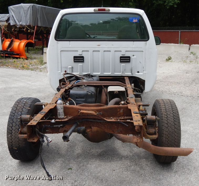 image for item DG8052 2001 Ford F250 Super Duty  pickup truck cab and chassis