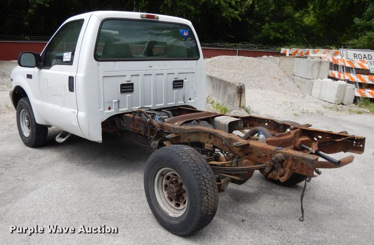 image for item DG8052 2001 Ford F250 Super Duty  pickup truck cab and chassis