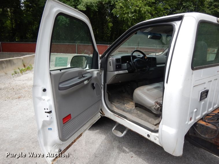 image for item DG8052 2001 Ford F250 Super Duty  pickup truck cab and chassis