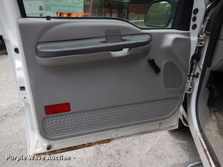 image for item DG8052 2001 Ford F250 Super Duty  pickup truck cab and chassis