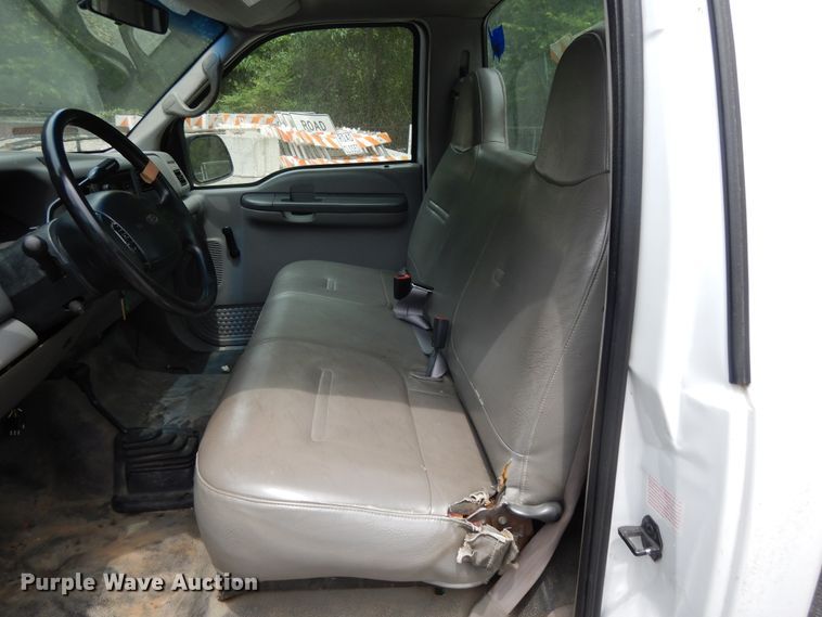 image for item DG8052 2001 Ford F250 Super Duty  pickup truck cab and chassis