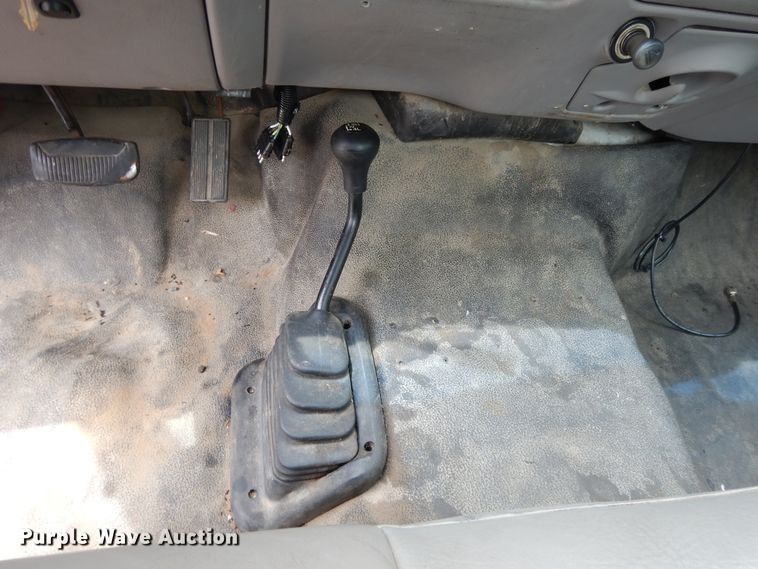 image for item DG8052 2001 Ford F250 Super Duty  pickup truck cab and chassis