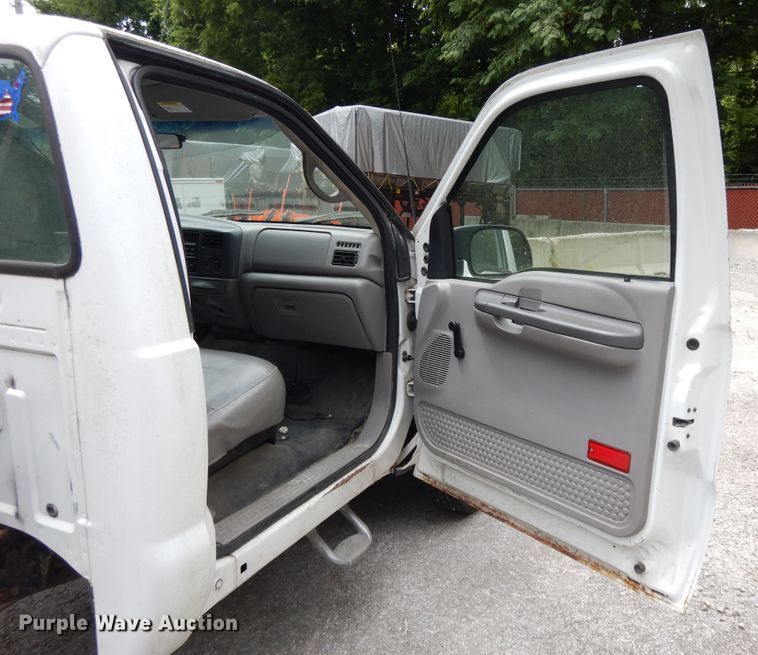 image for item DG8052 2001 Ford F250 Super Duty  pickup truck cab and chassis