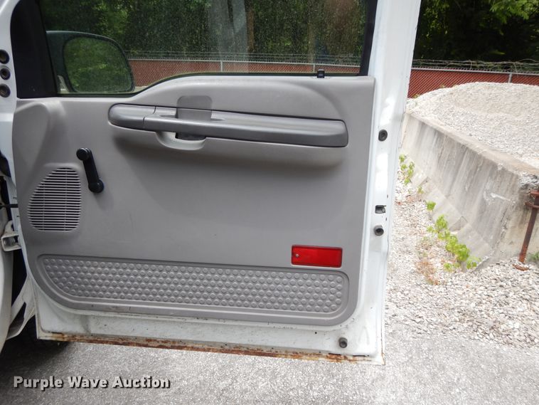 image for item DG8052 2001 Ford F250 Super Duty  pickup truck cab and chassis