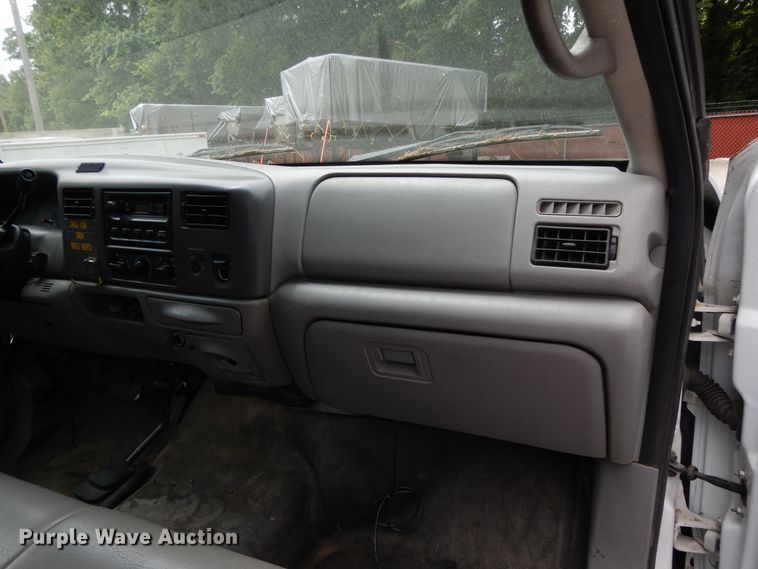 image for item DG8052 2001 Ford F250 Super Duty  pickup truck cab and chassis