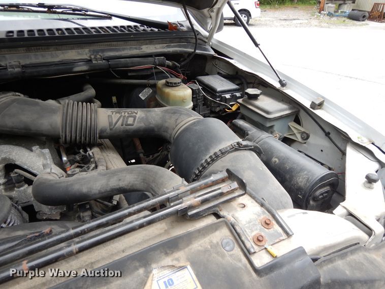 image for item DG8052 2001 Ford F250 Super Duty  pickup truck cab and chassis