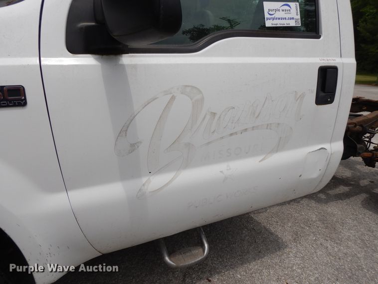 image for item DG8052 2001 Ford F250 Super Duty  pickup truck cab and chassis