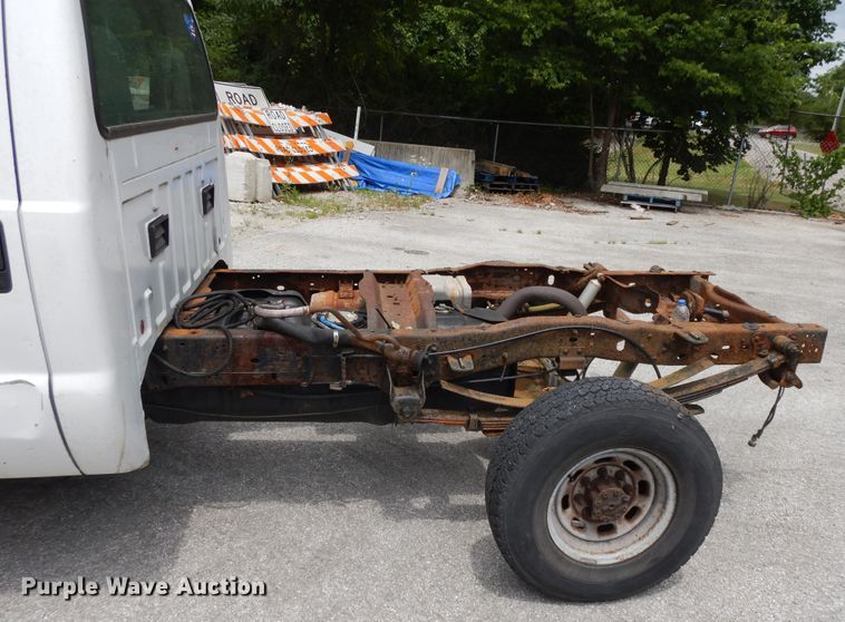 image for item DG8052 2001 Ford F250 Super Duty  pickup truck cab and chassis