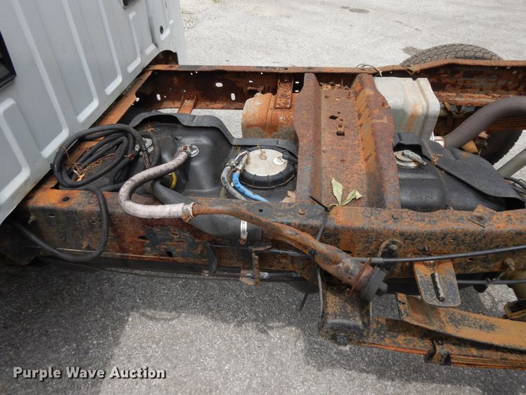 image for item DG8052 2001 Ford F250 Super Duty  pickup truck cab and chassis