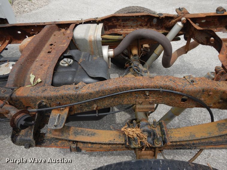 image for item DG8052 2001 Ford F250 Super Duty  pickup truck cab and chassis