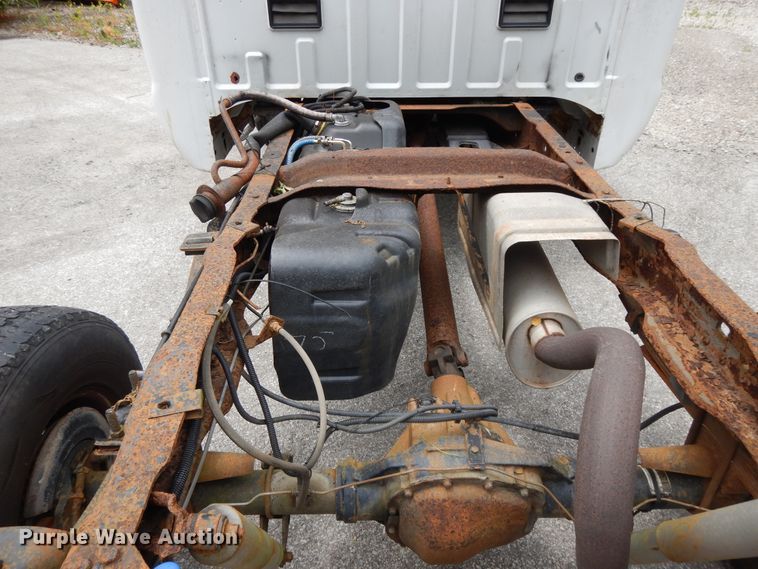 image for item DG8052 2001 Ford F250 Super Duty  pickup truck cab and chassis