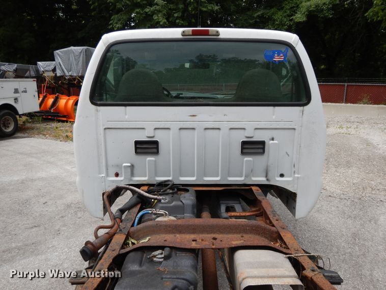 image for item DG8052 2001 Ford F250 Super Duty  pickup truck cab and chassis