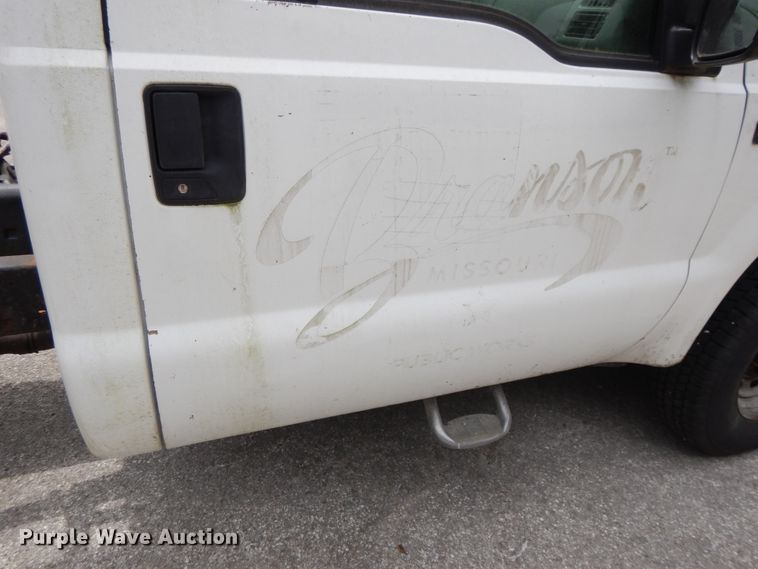 image for item DG8052 2001 Ford F250 Super Duty  pickup truck cab and chassis