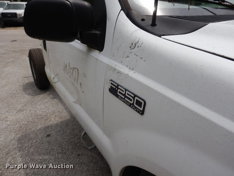 image for item DG8052 2001 Ford F250 Super Duty  pickup truck cab and chassis