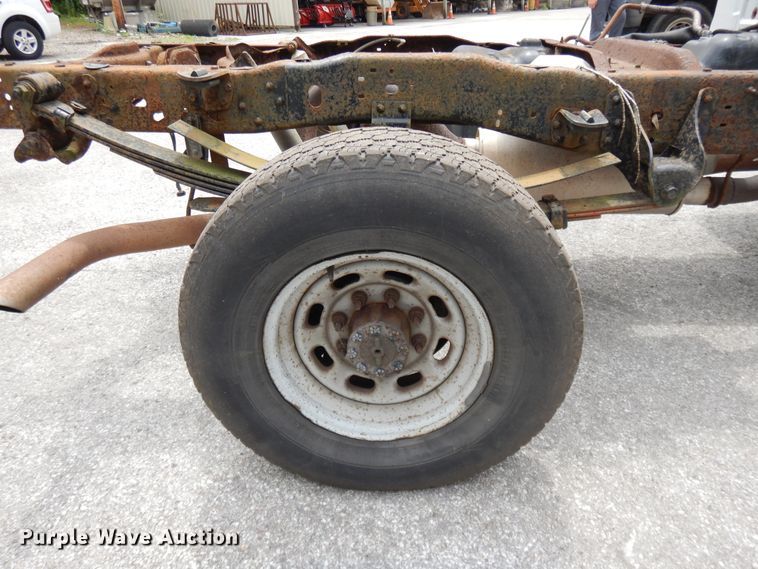 image for item DG8052 2001 Ford F250 Super Duty  pickup truck cab and chassis