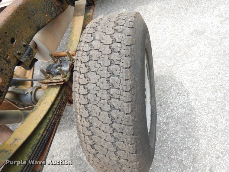 image for item DG8052 2001 Ford F250 Super Duty  pickup truck cab and chassis