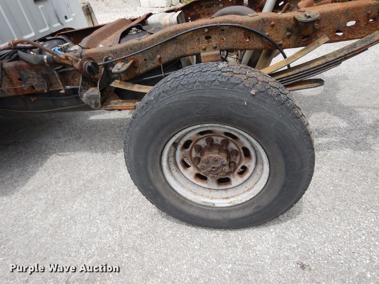 image for item DG8052 2001 Ford F250 Super Duty  pickup truck cab and chassis