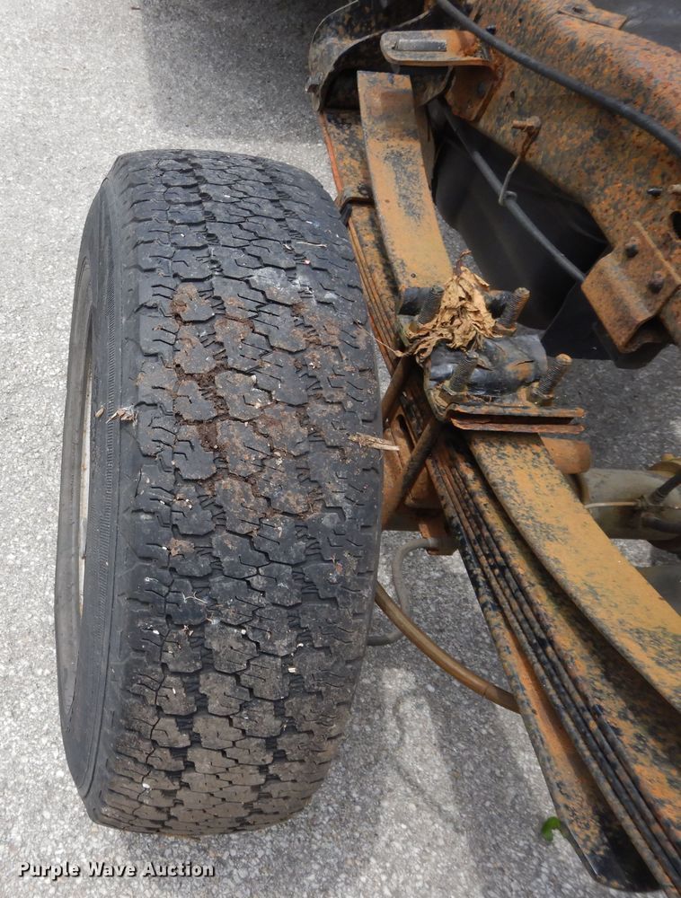 image for item DG8052 2001 Ford F250 Super Duty  pickup truck cab and chassis