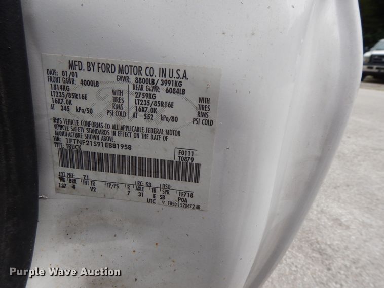 image for item DG8052 2001 Ford F250 Super Duty  pickup truck cab and chassis