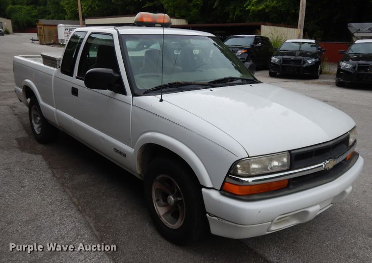 image for item DG8056 1999 Chevrolet S10  Ext. Cab pickup truck