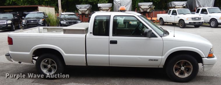 image for item DG8056 1999 Chevrolet S10  Ext. Cab pickup truck