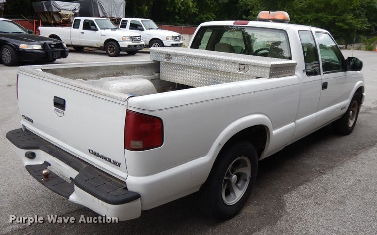 image for item DG8056 1999 Chevrolet S10  Ext. Cab pickup truck