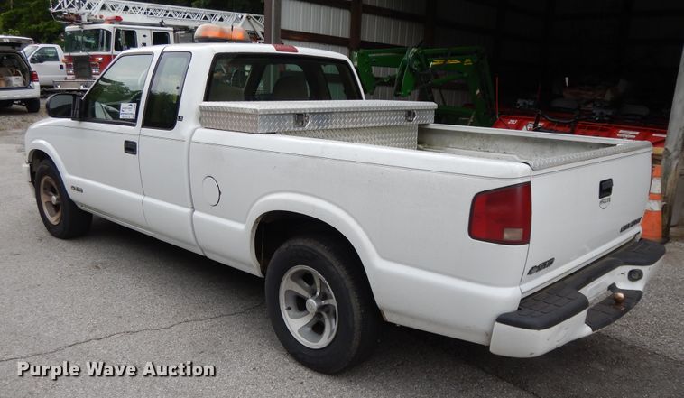 image for item DG8056 1999 Chevrolet S10  Ext. Cab pickup truck