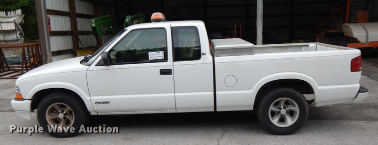 image for item DG8056 1999 Chevrolet S10  Ext. Cab pickup truck