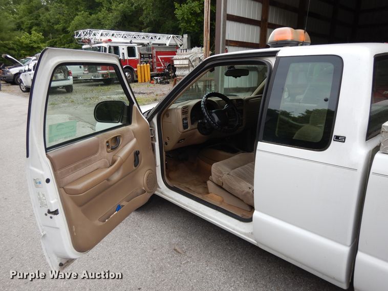 image for item DG8056 1999 Chevrolet S10  Ext. Cab pickup truck