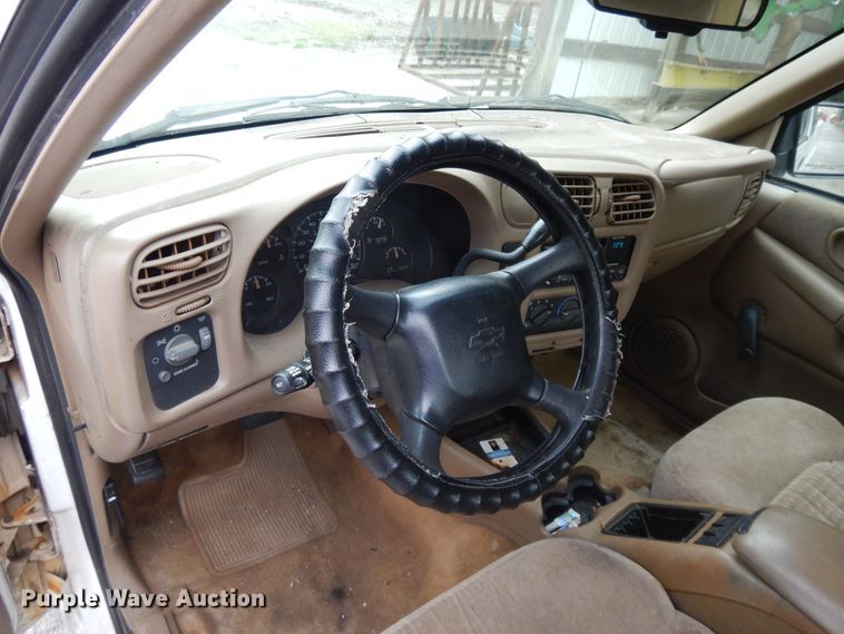 image for item DG8056 1999 Chevrolet S10  Ext. Cab pickup truck