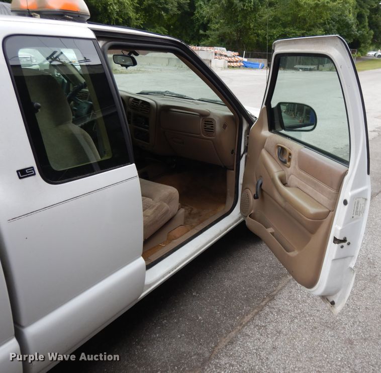 image for item DG8056 1999 Chevrolet S10  Ext. Cab pickup truck